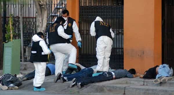 La estrategia en México de la DEA: lavar dinero y traficar armas