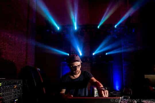 Finaliza la semana con las pistas más excitantes JICHAEL MACKSON ¡Mañana abrirá la cesta misteriosa en Clube1984!