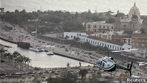 Submarinos en la bahía, francotiradores en los techos