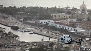 Submarinos en la bahía, francotiradores en los techos