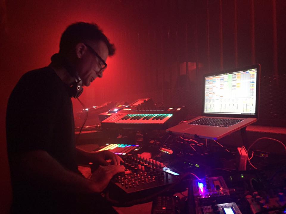 Con nutritiva ambientación, DINO SABATINI elogia el romance de los sonidos profundos