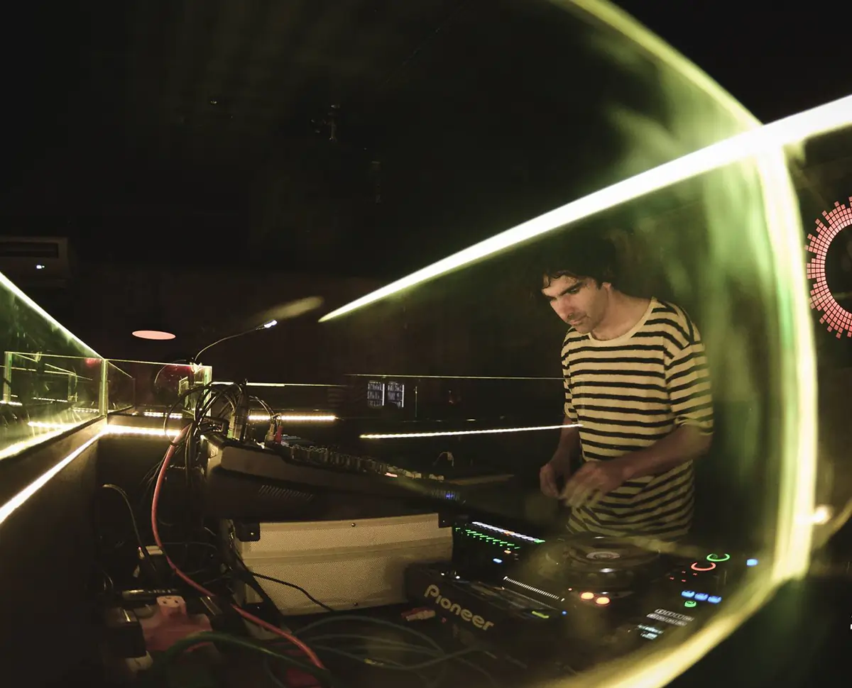 Gladkazuka Lleva su Energía a Club 50/50: Una Noche Imperdible Junto Kangding Ray y Shakti Live