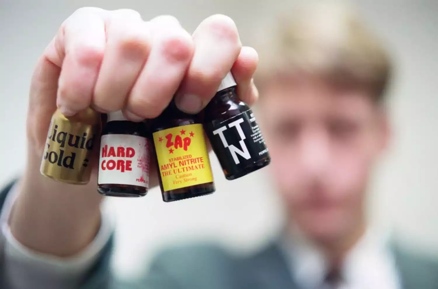 Trump declara la guerra a los poppers y comienza a cerrar fábricas en EE.UU.