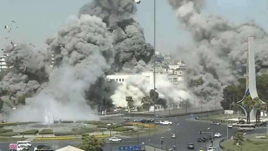 Israel lanza bombardeo contra Siria: atacando el Ministerio de Defensa.