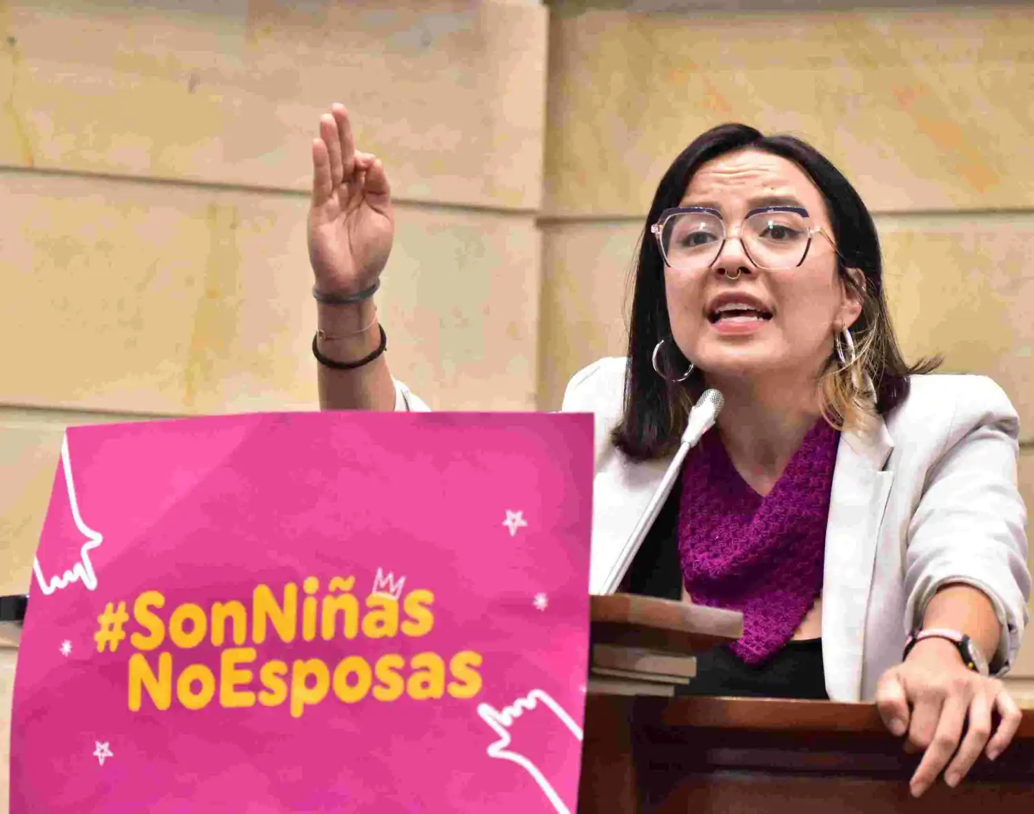 En Colombia se prohíbe el matrimonio infantil y se fija la edad mínima en 18 años.