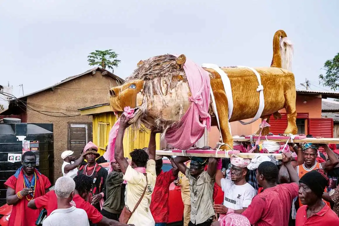 Los funerales en Ghana: arte, fiesta y tradición para honrar la muerte.