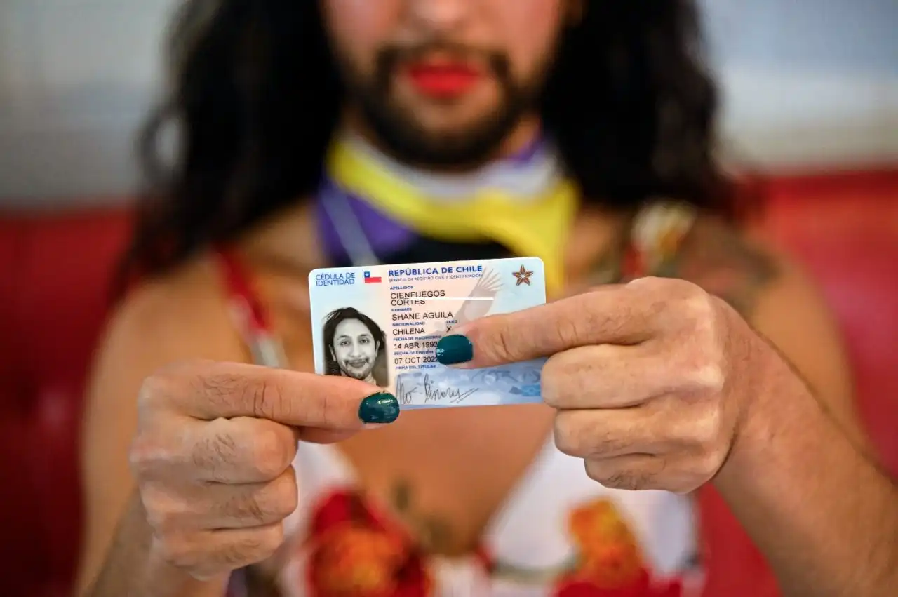 Documentos oficiales en Colombia incluirán identidades trans y no binarias.
