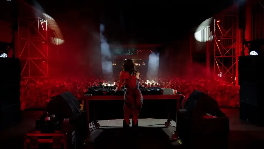 Documental revela porqué tocan los mismos y quién controla los festivales de Europa