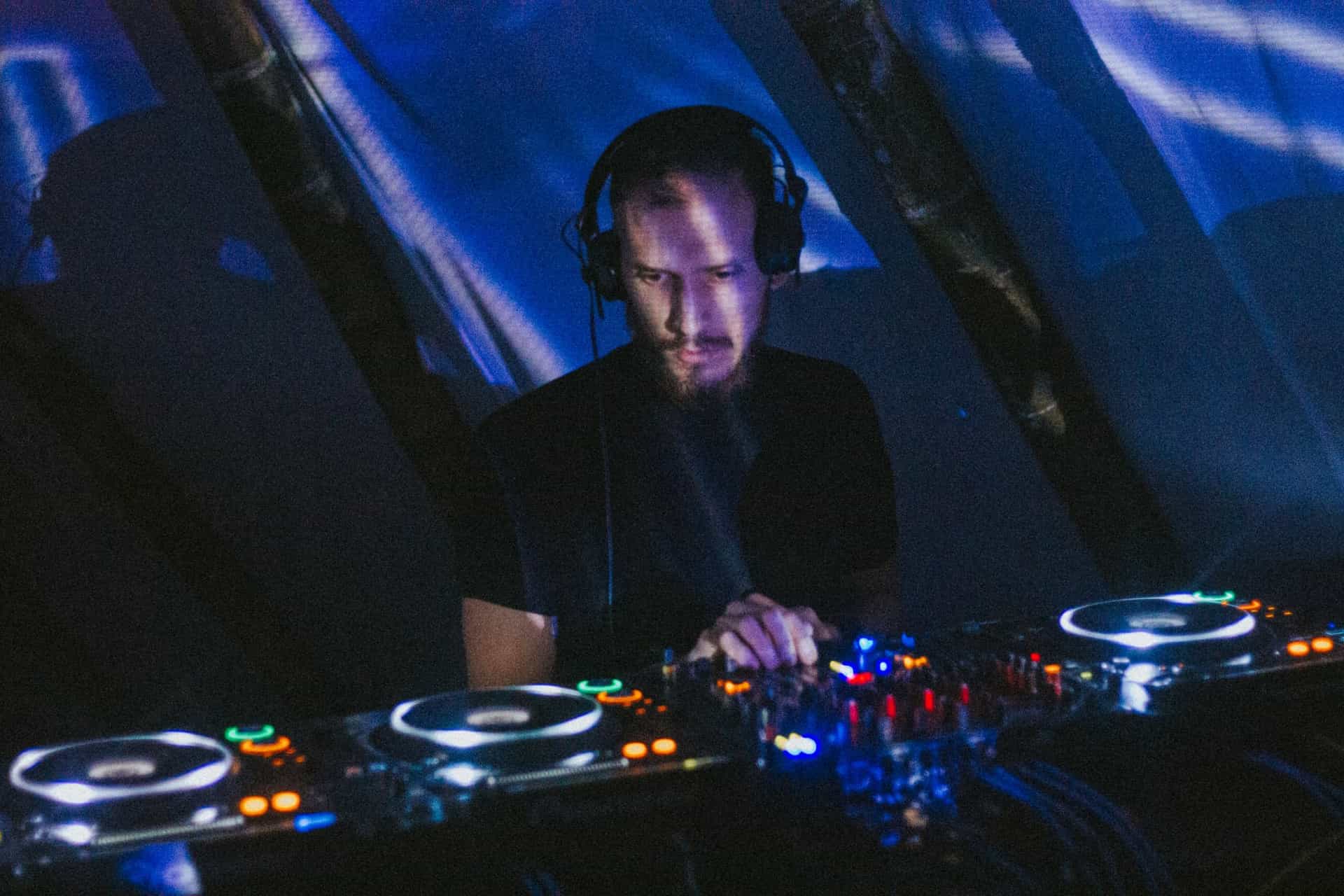 ZEMÖG presenta el lanzamiento de Tepuy Records con ‘GUAYANA EP’ en formato vínilo remezclado por FERAL