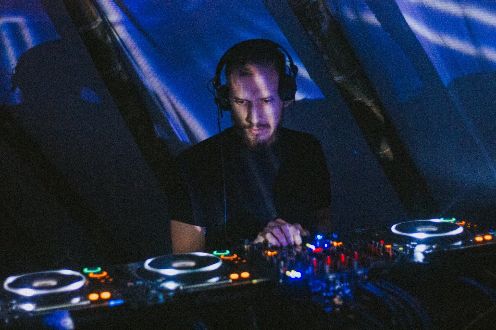 ZEMÖG presenta el lanzamiento de Tepuy Records con 'GUAYANA EP' en formato vínilo remezclado por FERAL