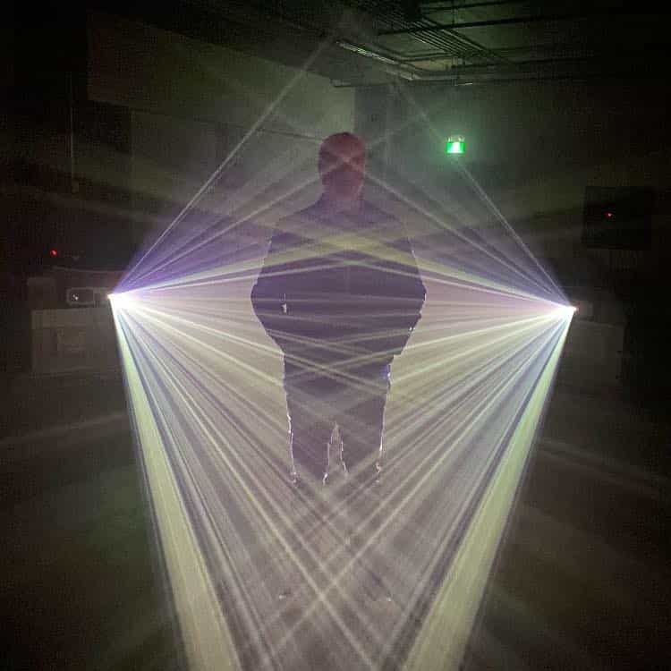 CLINKER y un paisaje sonoro que induce al trance a través de los seis tonos de TESLA