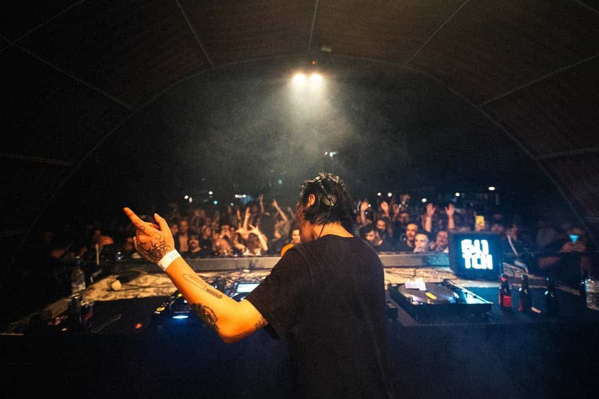 ¡Huele a rave! HADONE con sonidos hard y estilo pistero en ReConnect