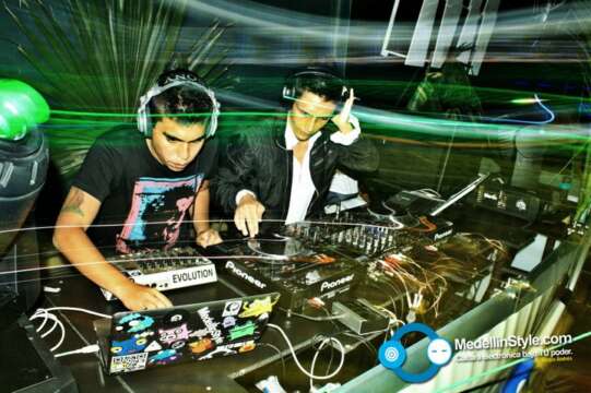 Reportaje: FIESTA SALVAJE con HEARTTHROB & HOBO @ SAB.06.2011