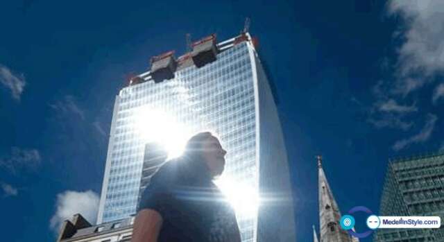 Un rascacielos derrite los carros como si fuera una Lupa en Londres