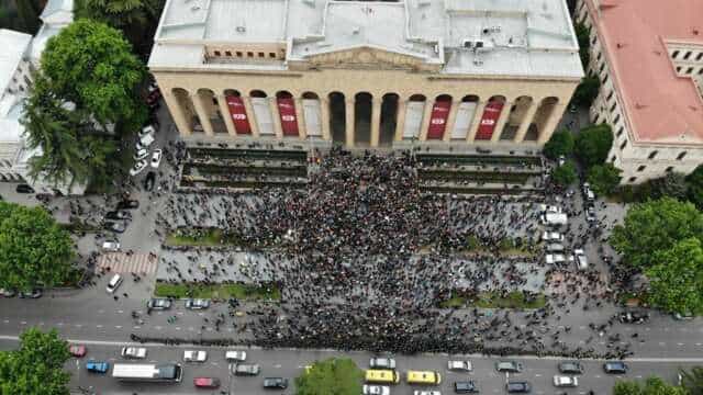 En Videos e Imagenes: La Manifestación Electrónica por Redadas en TBLISI