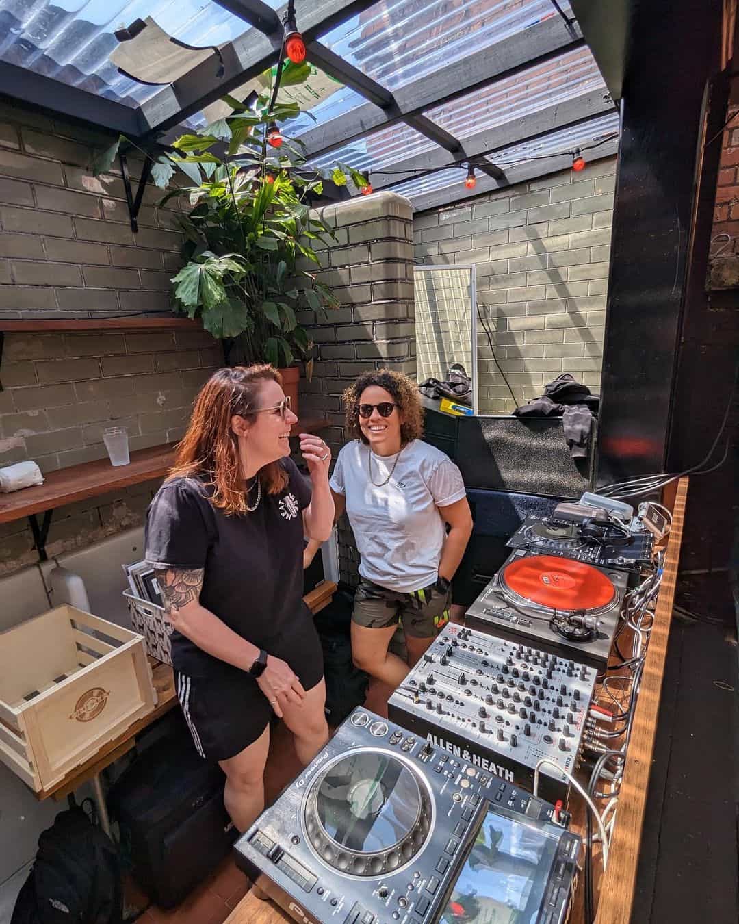 Explora la euforia del ritmo fuerte con BLASHA & ALLATT