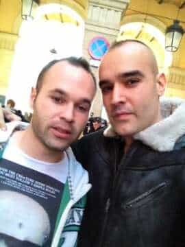 Messi no se quiso tomar la foto con Paco Osuna, que picado.