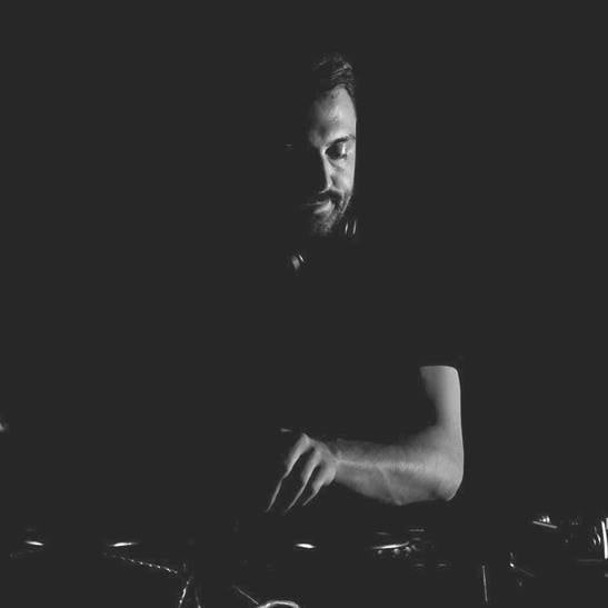 Premiere: Escucha 'Unexpected Day' de MZDZ en Default Series