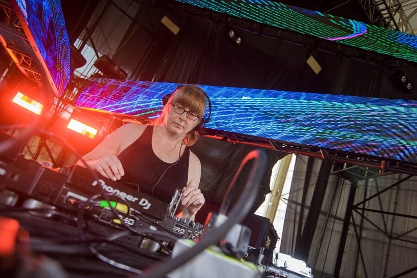 Respira, medita y transforma con ERIKA y sus percusiones ambient en Daisychain 223