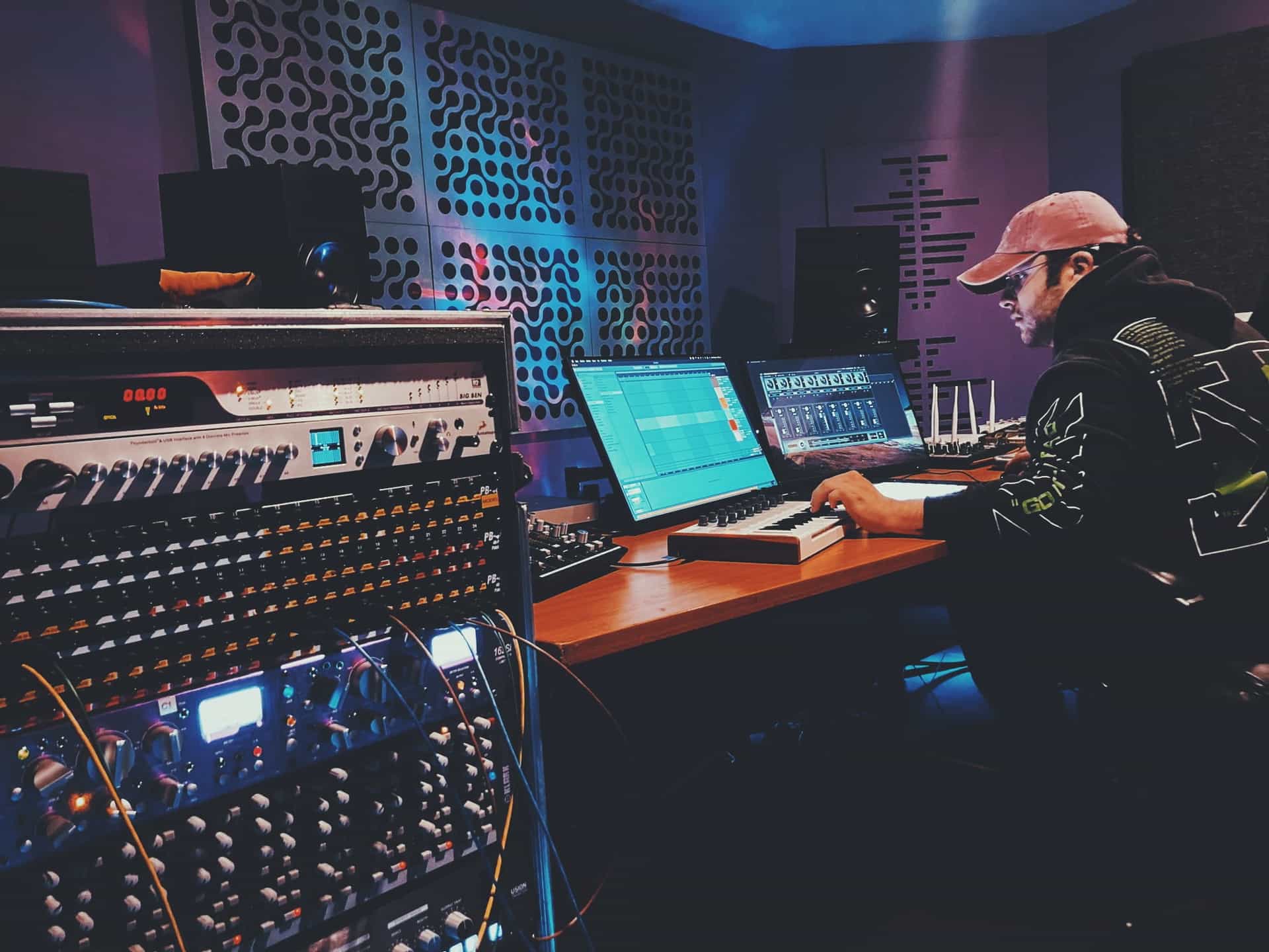 Colomboi se estrena con ‘Del Santuario EP’ en Refluxed Records