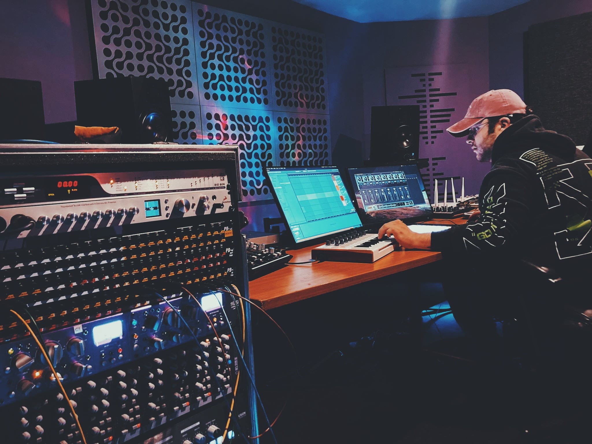 Colomboi se estrena con 'Del Santuario EP' en Refluxed Records