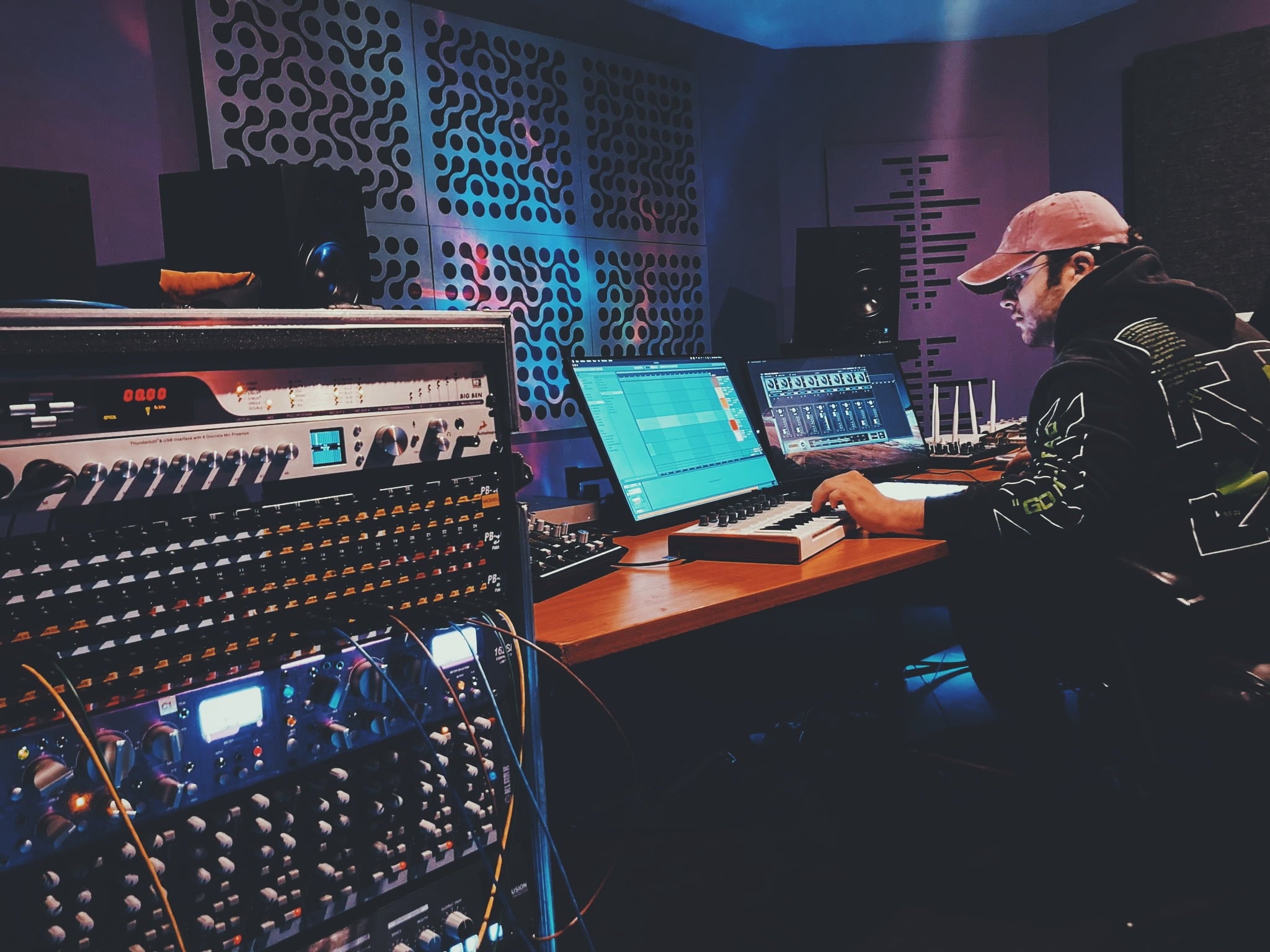 Colomboi se estrena con 'Del Santuario EP' en Refluxed Records