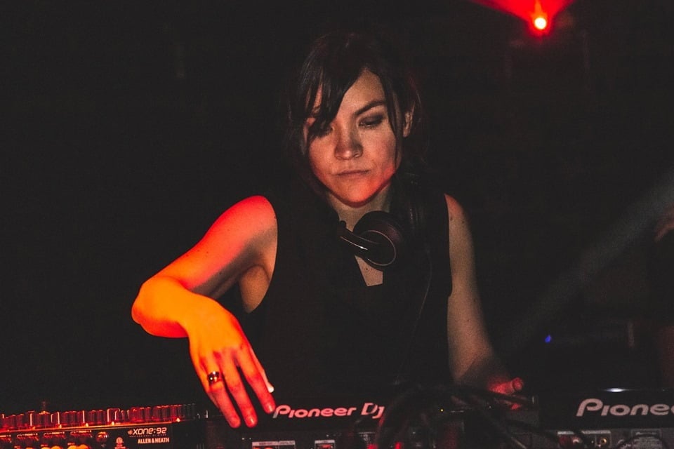 ADRIANA LOPEZ suena salvaje y obsesivamente potente en su EP Embera para el sello de LUCY