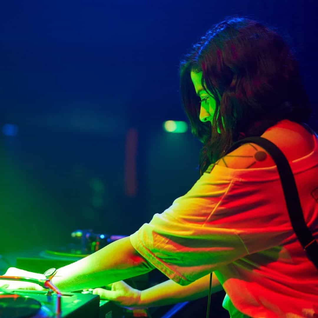 MAAYAN NIDAM aka The Waves lanza Māyā LP con cortes psychedelic rock