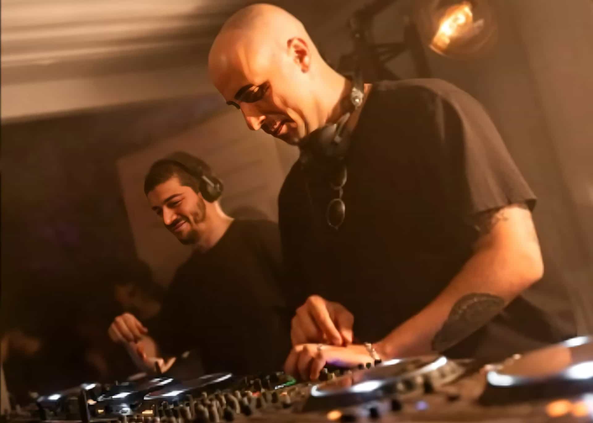 Megamix: Escucha y Baila Vil y Cravo para Awakekings 2023