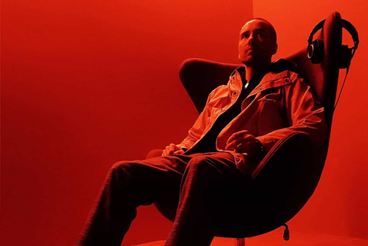 Aleksi Perälä presenta su segundo álbum en трип