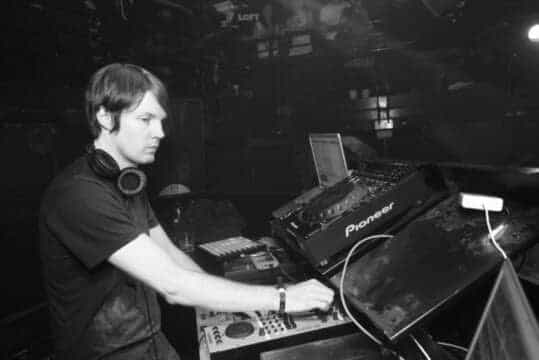 Ambivalent en el aniversario del sello Ovum