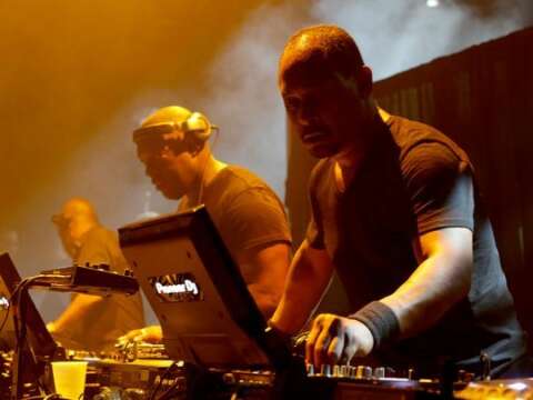 The Belleville Three se presentó en el escenario principal del festival Movement