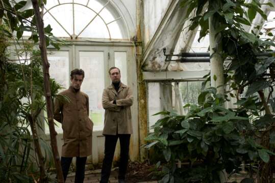 Posh Isolation presenta su catálogo número 200