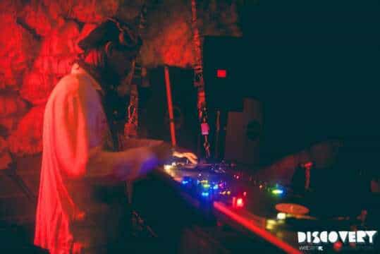 El Behind it de Joey Anderson