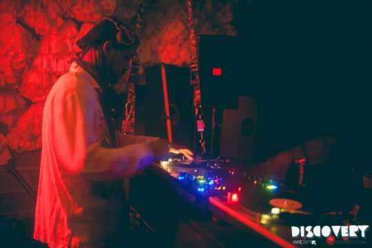 El Behind it de Joey Anderson