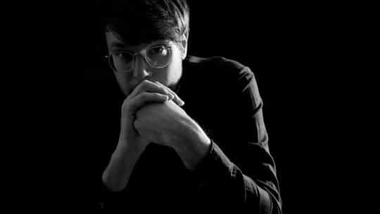 El Tender Hooling de Roman Flügel