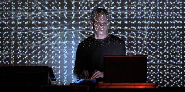 Por primera vez el co fundador de raster noton, Frank Bretschneider, lanza un compilado