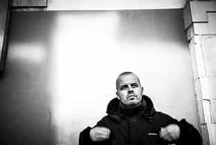 Bas Mooy lanza “Mord”