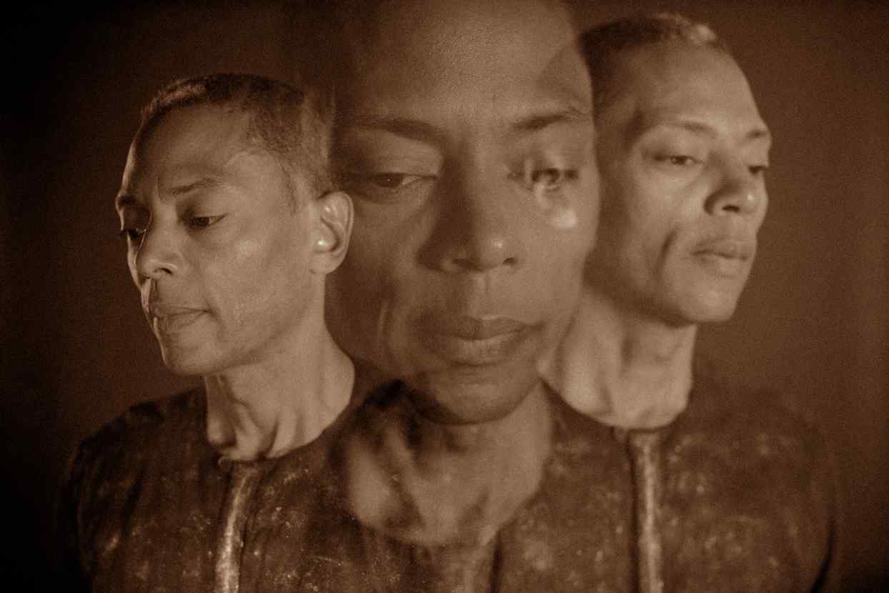 Jeff Mills continúa su serie Every Dog Has Its Day como Millsart
