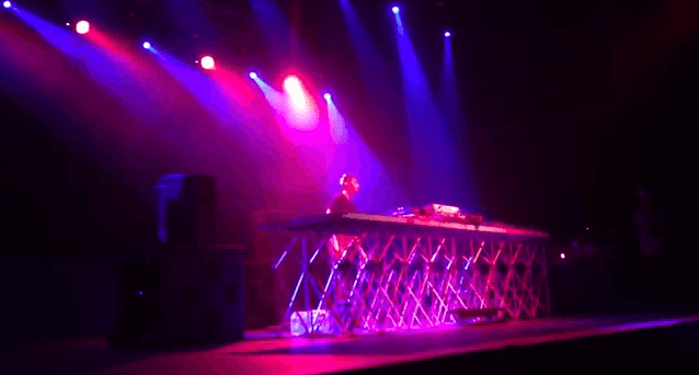 Jeff Mills agredido en roma