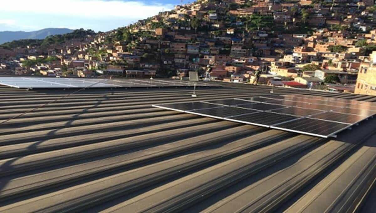 Paneles solares son usados por el Metro de Medellin para avanzar en la implementación de energías limpias