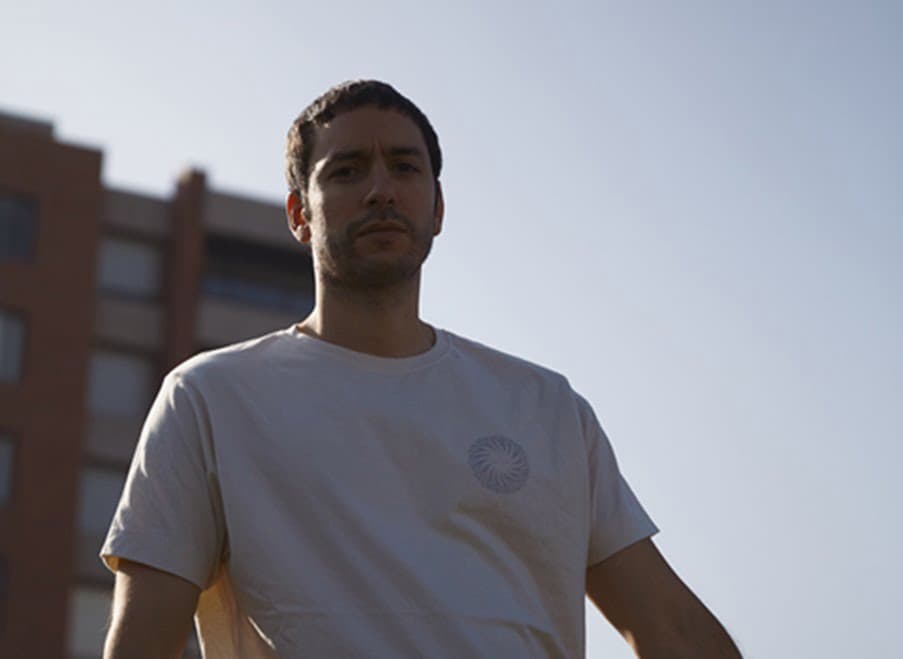 El ecuatoriano Nicola Cruz anuncia su EP debut en el sello Rhythm Section