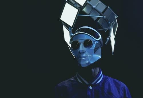 Satin Jackets pasa por Dancing Astronaut