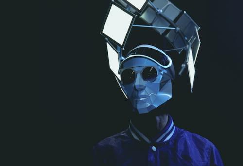 Satin Jackets pasa por Dancing Astronaut