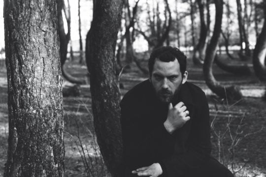 Shifted aterriza en la serie Totem de Stroboscopic Artefacts