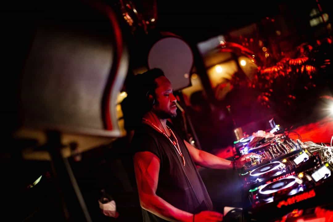 Steve Rachmad lanzará un álbum inspirado en los crímenes marítimos