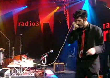 Reciclar un teléfono como micrófono.