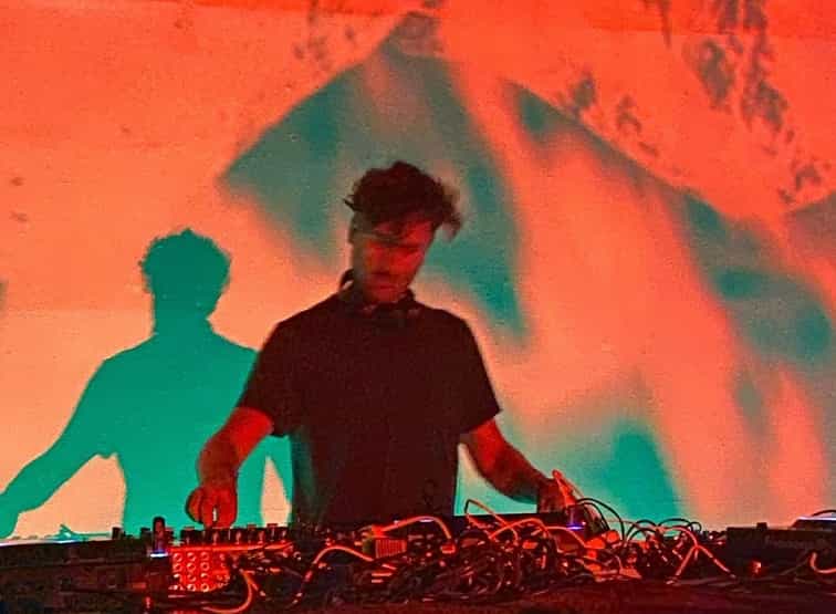 Una experiencia inmersiva con TERENCE FIXMER, el supramundo sensorial en el FREEDOM2024