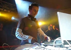 Mp3: Tom Hades – Rhythm Convert(ed) Podcast #016 – (15-09-2011)