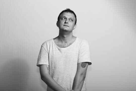 Yotam Avni continúa en Stroboscopic Artefacts